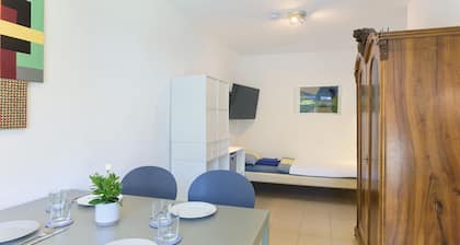 Holiday Home 'Belvedere-Remise' with Private Terrace, Shared Garden and Wi-Fi