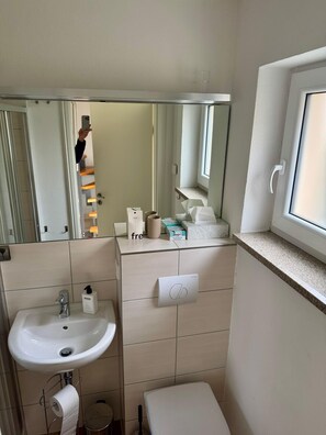 Shower, hair dryer, towels