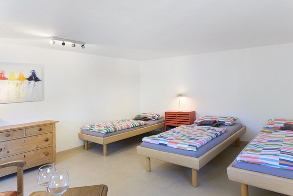 1 bedroom, WiFi, bed sheets