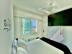 2 bedrooms, desk, iron/ironing board, free WiFi - Apt at the Best Beach in Rio de Janeiro, with a Stunning View in Barra da Tijuca (Rio de Janeiro)