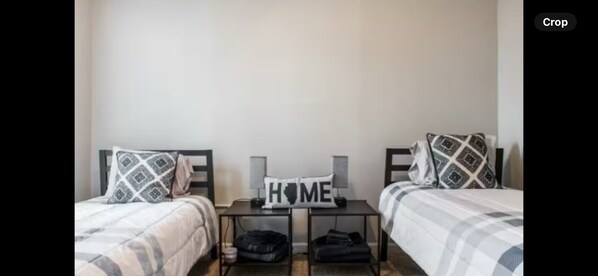 4 bedrooms, iron/ironing board, WiFi, bed sheets