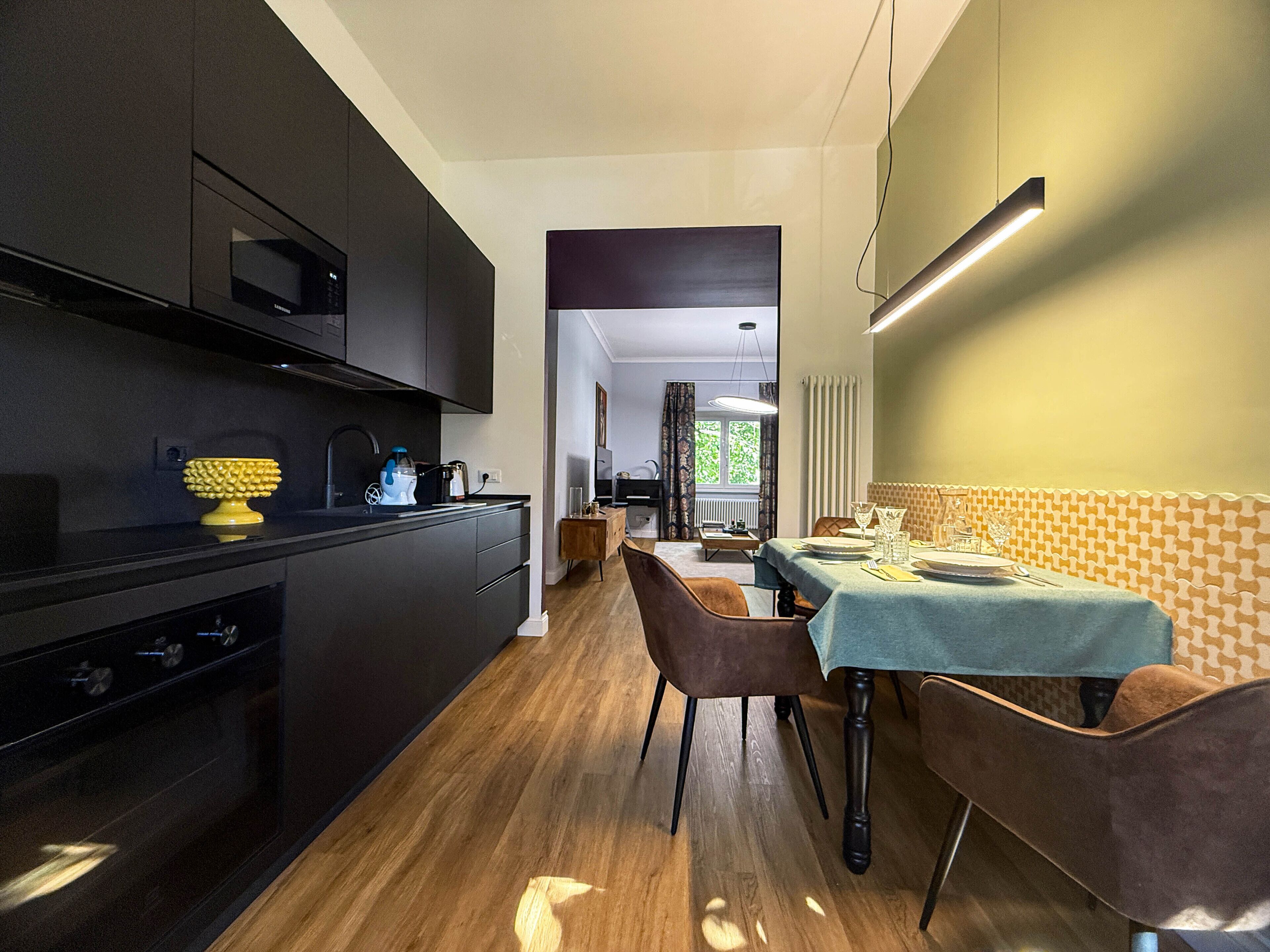 Frigorifero, microonde, forno, piano cottura