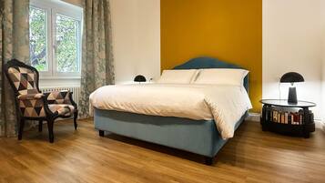 2 chambres, coffres-forts dans les chambres, bureau