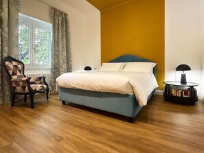 2 slaapkamers, een kluis op de kamer, een bureau