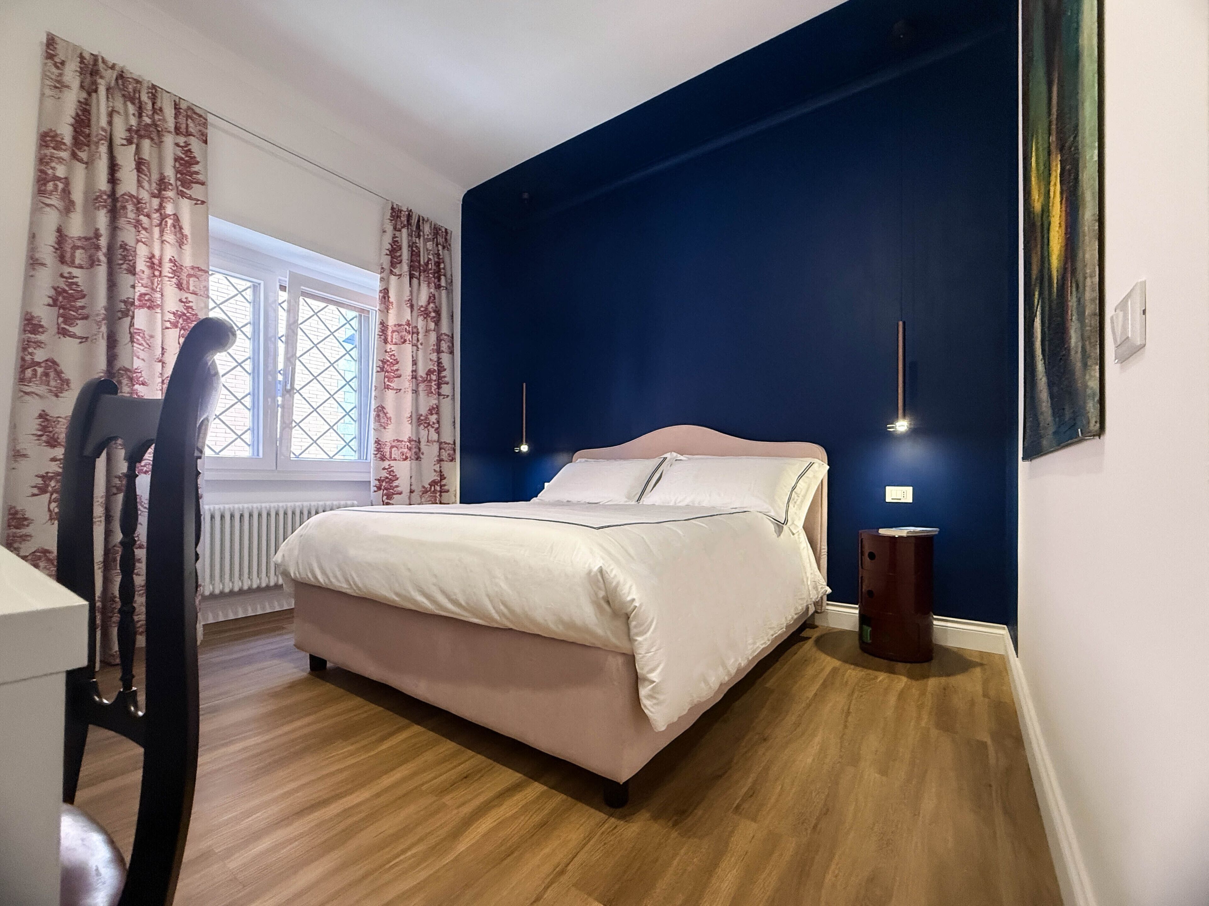 2 camere, una cassaforte in camera, una scrivania, ferro/asse da stiro