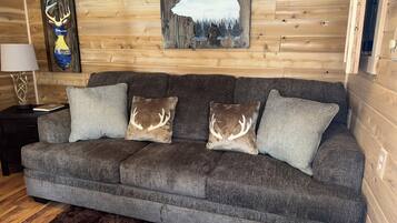 Smart-TV, peis og bøker