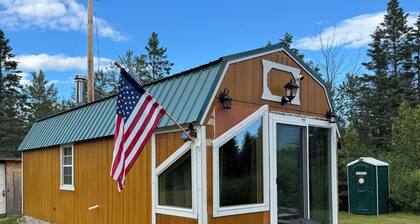 Rustic tiny cabin-WiFi & power, close to beach, boat launch, lighthouse, trails
