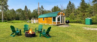 Rustic tiny cabin-WiFi & power, close to beach, boat launch, lighthouse, trails