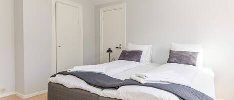 1 slaapkamer, een strijkplank/strijkijzer, wifi, beddengoed