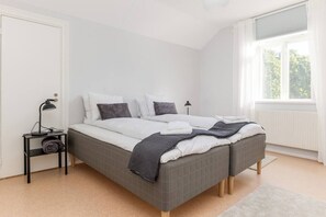 1 dormitori, planxa i posts de planxar, wifi i roba de llit 