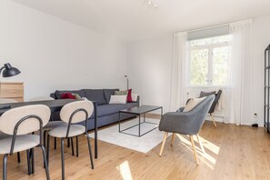 Smart TV, books - Bright, fresh apartment in the heart of Kopparberg (Kopparberg)