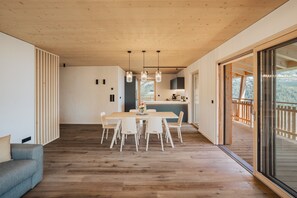 Dining - Apartment 'Huetterhof Apartement Huetter' with Mountain View, Private Terrace and Wi-Fi (Caines)