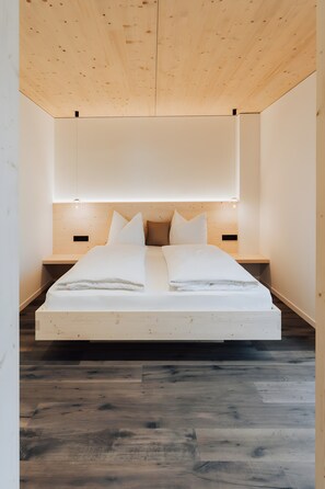 1 bedroom, WiFi - Apartment 'Huetterhof Apartement Huetter' with Mountain View, Private Terrace and Wi-Fi (Caines)