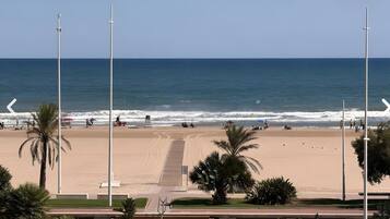 Una spiaggia nelle vicinanze