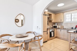 Fridge, microwave, oven, coffee/tea maker