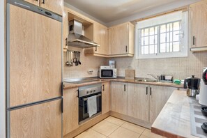 Fridge, microwave, oven, coffee/tea maker