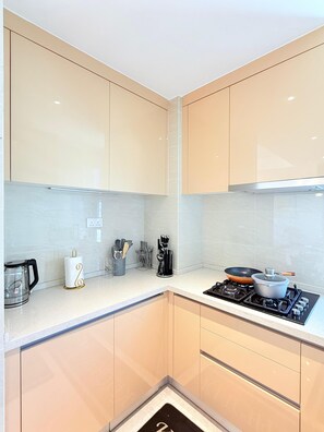 Mikroaaltouuni, uuni, liesi