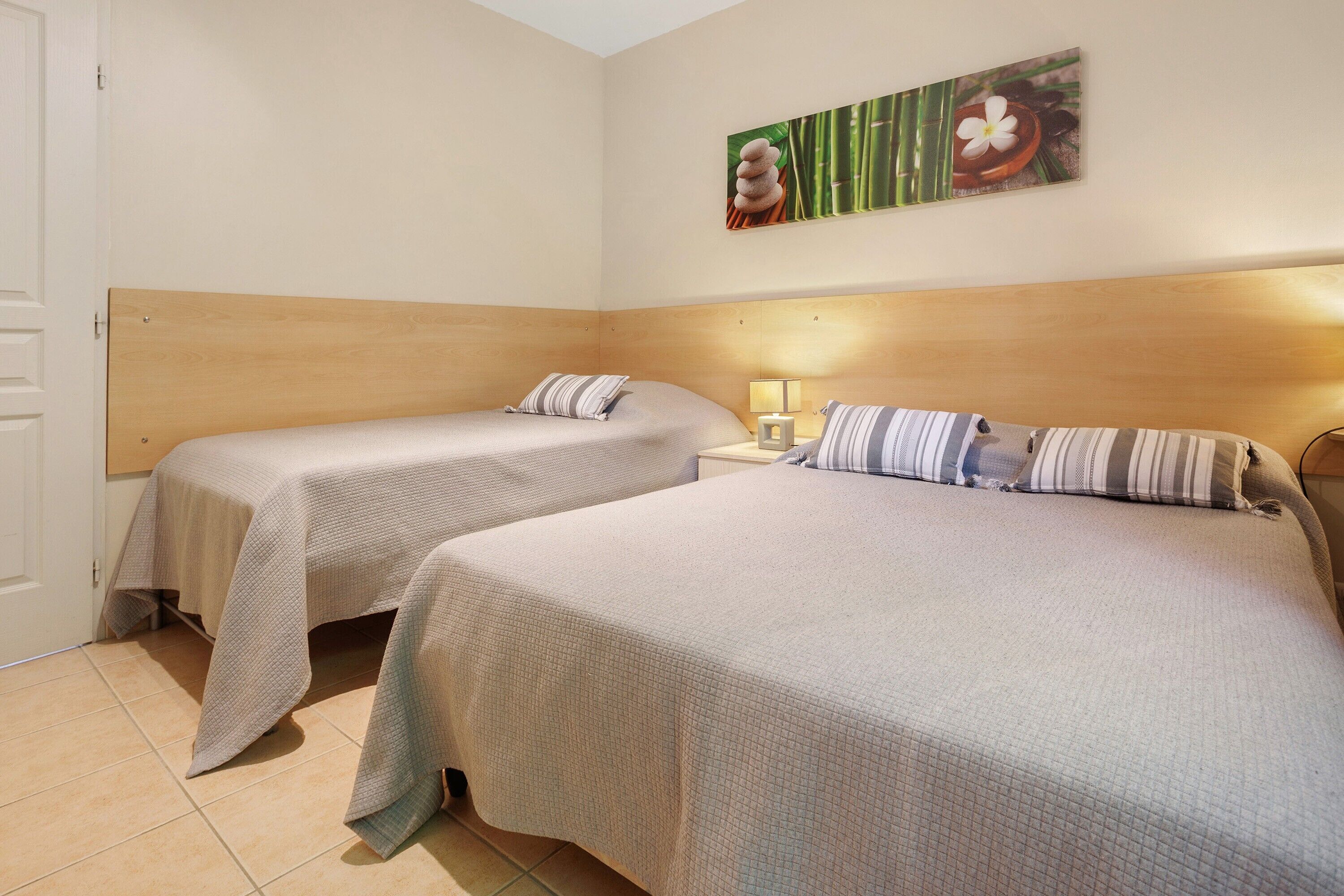 2 bedrooms, iron/ironing board, WiFi