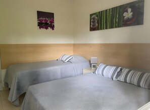 2 bedrooms, iron/ironing board, WiFi