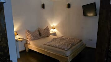 Travel cot, free WiFi, bed sheets