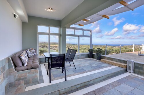 Theasis Serenity Residence, Secluded Private Pool Retreat with Sea View