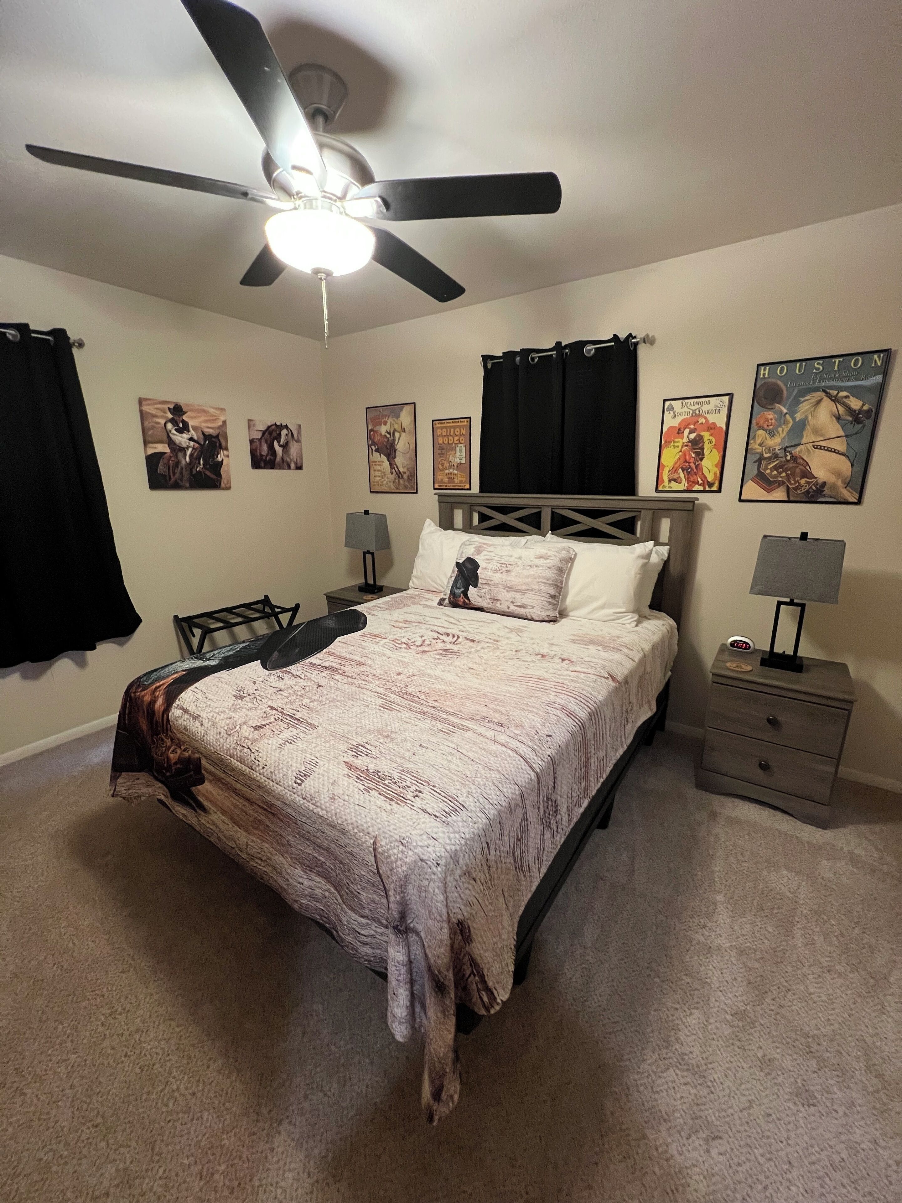 2 slaapkamers, een strijkplank/strijkijzer, internet, beddengoed