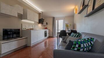 Appartement, 2 chambres, balcon | Coin séjour