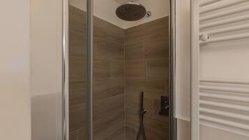 Apartamento, 2 quartos, sacada | Banheiro | Secador de cabelo