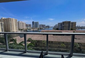 Exterior - Modern Beachwalk Apt 805 (Hallandale Beach)