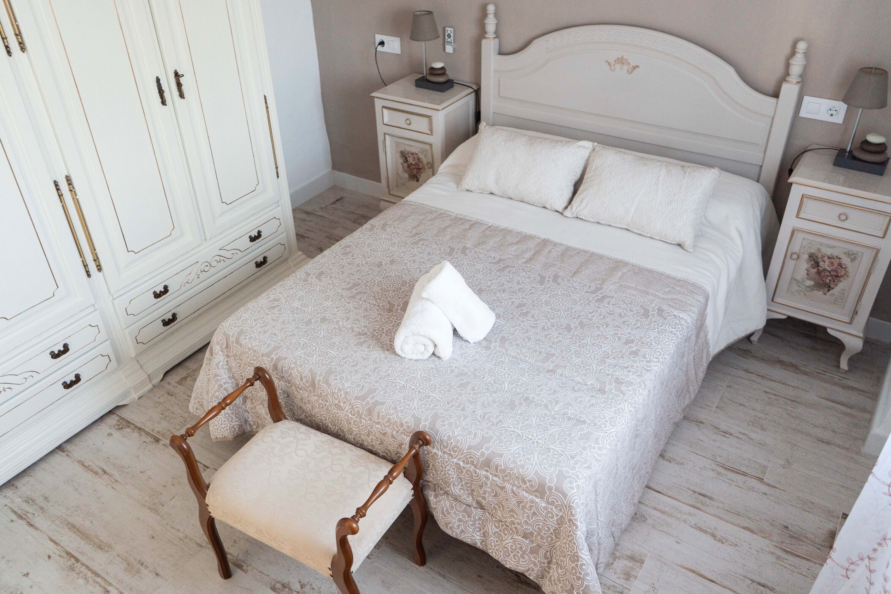 5 soverom, strykejern/-brett, wi-fi og sengetøy