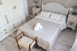 5 slaapkamers, een strijkplank/strijkijzer, wifi, beddengoed