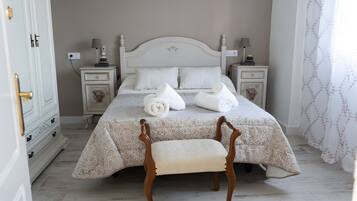 5 bedrooms, iron/ironing board, WiFi, bed sheets