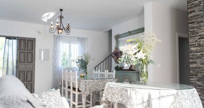 Casa Rural 'La Esperanza Rural Tourist' con Piscina Privada, Wi-Fi y Aire Acondicionado