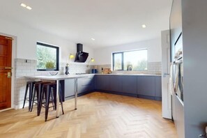 Cots/infant beds - Low Greenlands Holiday Park - Luxury House With Hot Tub & Luxury Glamping Pod Holidays & Breaks (Carnforth)