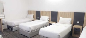 Quadruple Room | In-room safe, bed sheets - City Luxury Serviced Apartments (Madinah)