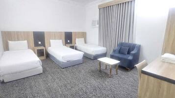 Premier Apartment | In-room safe, bed sheets