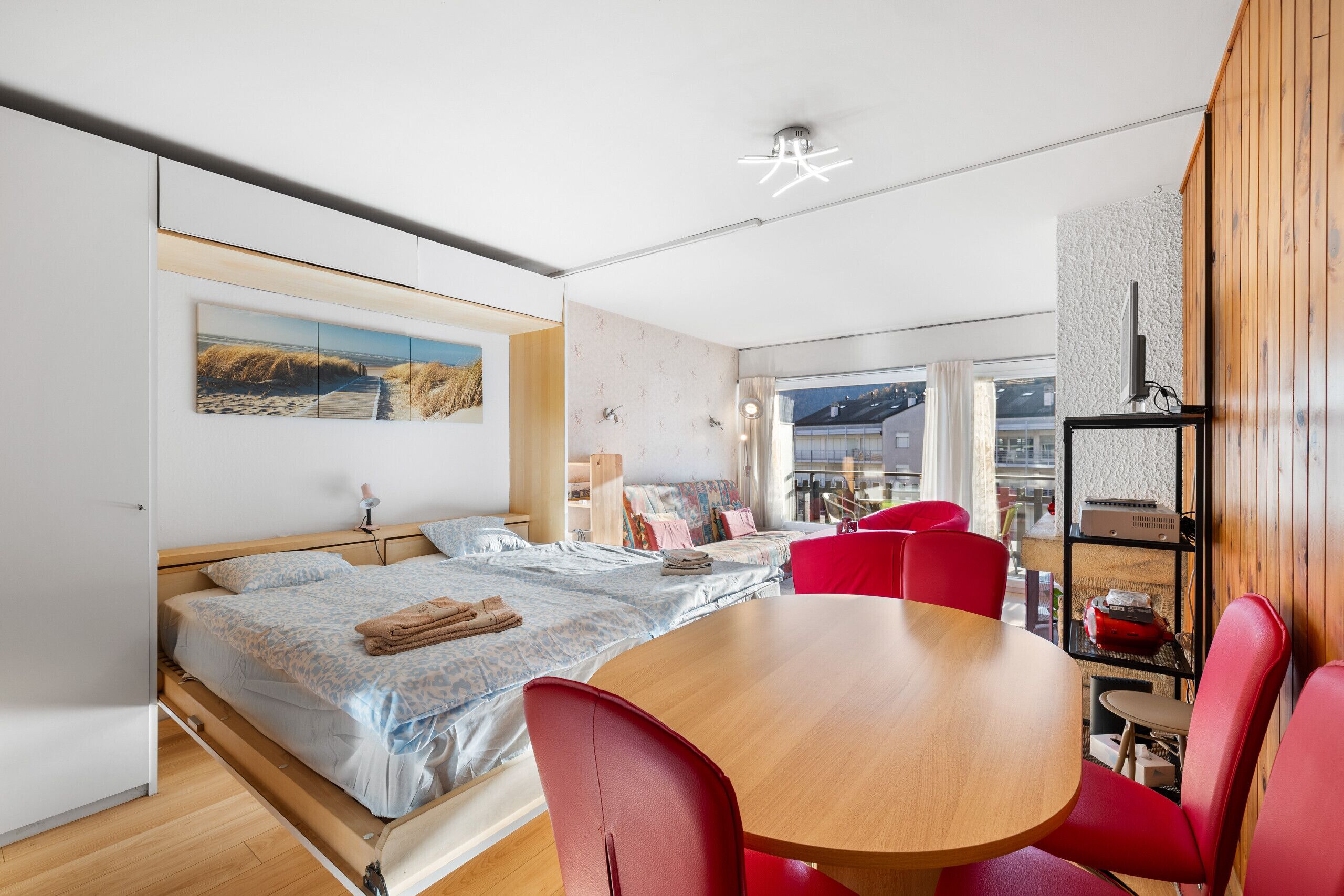 Free WiFi, bed sheets