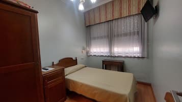 Basic Single Room | In-room safe, desk, free WiFi