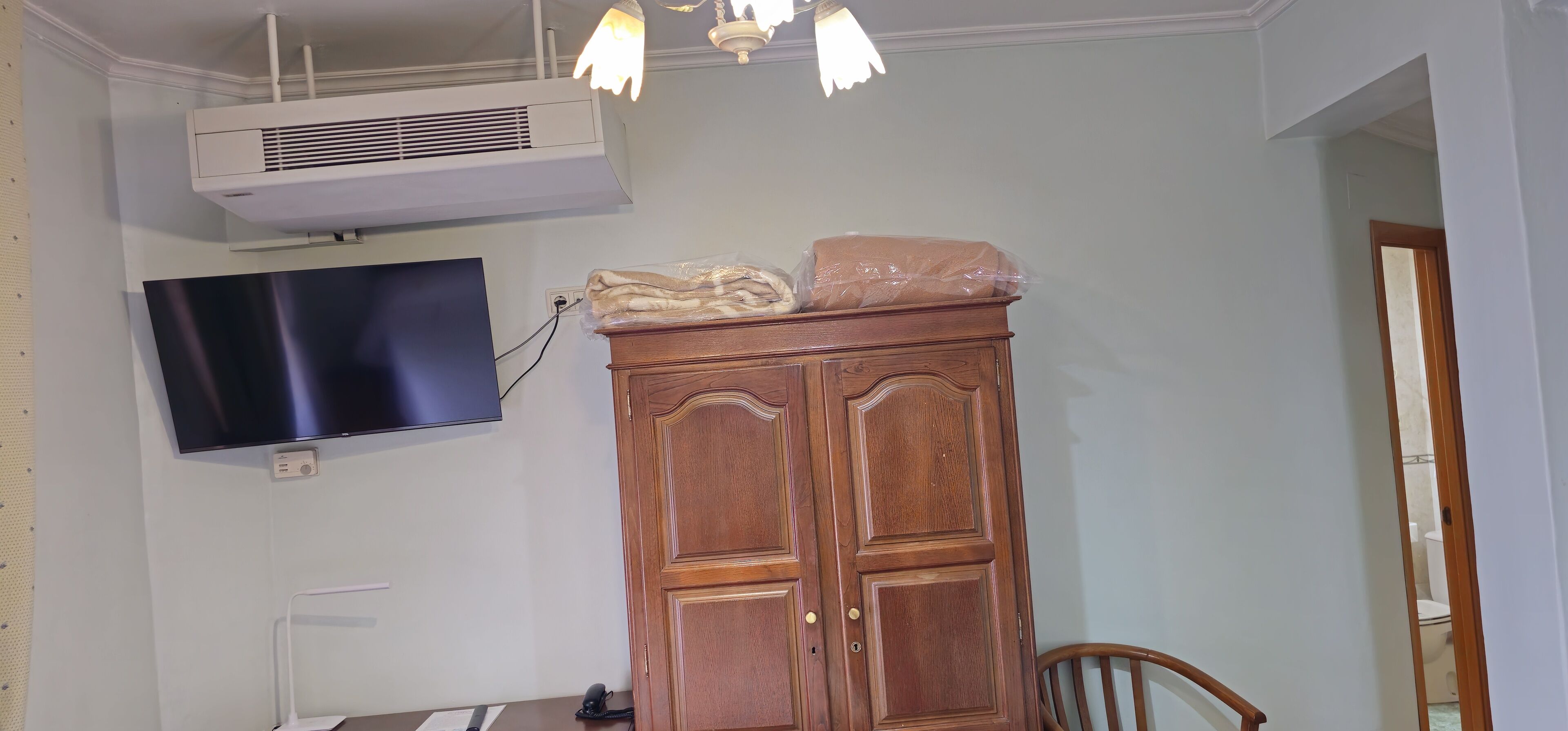 In-room safe, desk, free WiFi