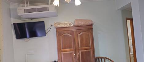 Habitación familiar doble | Caja fuerte, escritorio, wifi gratis