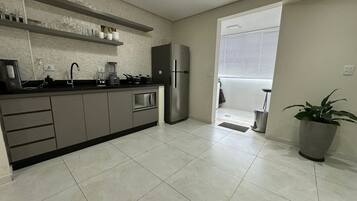 Apartment | Eigene Küche | Kühlschrank, Mikrowelle, Ofen, Herdplatte
