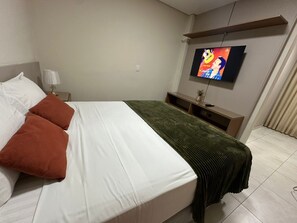 Apartment | Desk, laptop workspace, blackout drapes, iron/ironing board - Cobertura Magnifica centro de São Roque (São Roque)