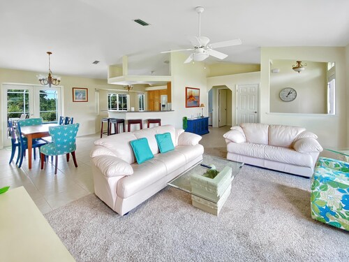 Sleeps 6, full refund*, heated pool, Dog ok