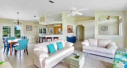 Sleeps 6, full refund*, heated pool, Dog ok