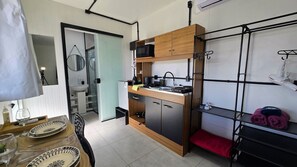 Studio Supérieur | Cuisine privée | Micro-ondes, plaque de cuisson, grille-pain