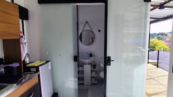 Superior-Studio | Badezimmer | Dusche, Haartrockner, Handtücher, Seife