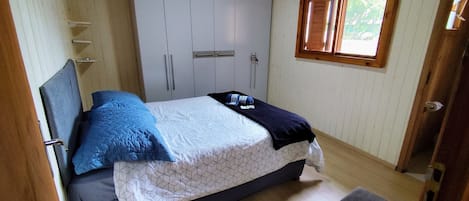Family House | Free WiFi, bed sheets