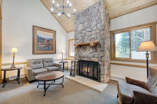 Ski in/Ski-out 1 bedroom + loft, 2 bath. Pet Friendly!