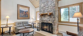 Ski in/Ski-out 1 bedroom + loft, 2 bath. Pet Friendly!