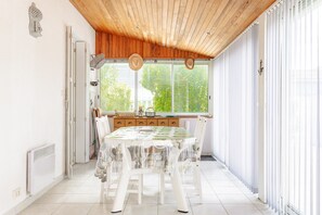 Dining - Holiday Home 'Chez Christine et Jean-Louis' with Private Terrace and Wi-Fi (Fouras)